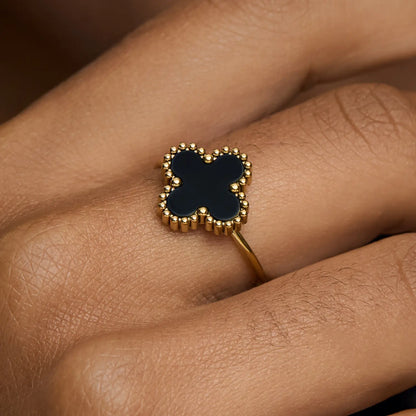 Anel de Trevo Preto Regulável Banhado em Ouro 18k