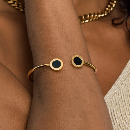 Bracelete Ônix Meia Lua Banhado em Ouro 18k