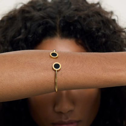 Bracelete Ônix Meia Lua Banhado em Ouro 18k