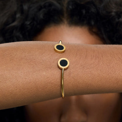 Bracelete Ônix Meia Lua Banhado em Ouro 18k