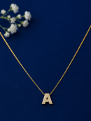 Colar Letra Aura Banhado em Ouro 18k
