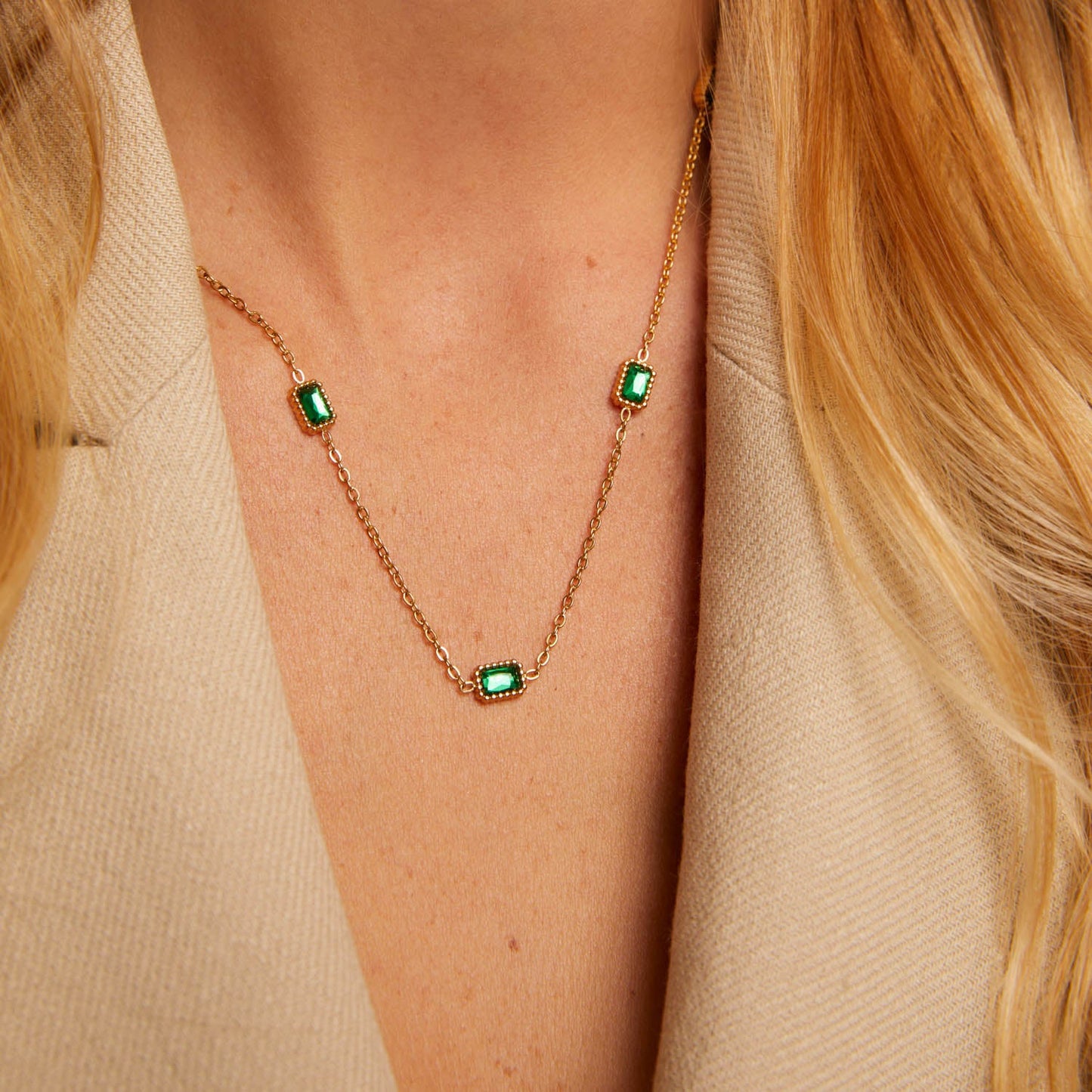 Colar Esmera Banhado em Ouro 18k