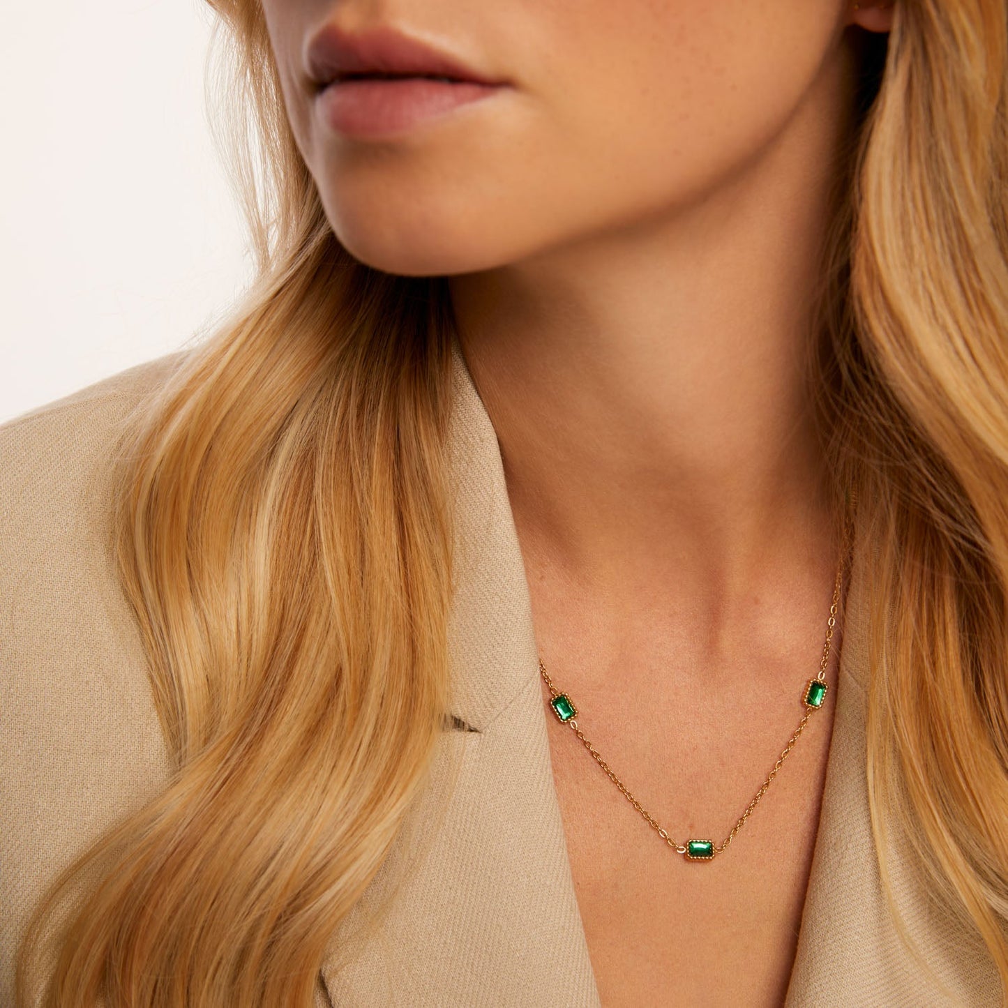 Colar Esmera Banhado em Ouro 18k