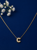 Colar Letra Aura Banhado em Ouro 18k