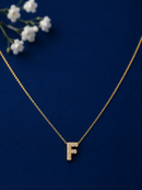 Colar Letra Aura Banhado em Ouro 18k