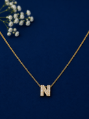 Colar Letra Aura Banhado em Ouro 18k