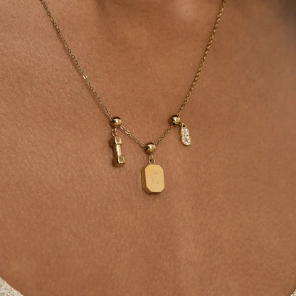 Pingente Força e Equilíbrio Banhado em Ouro 18k