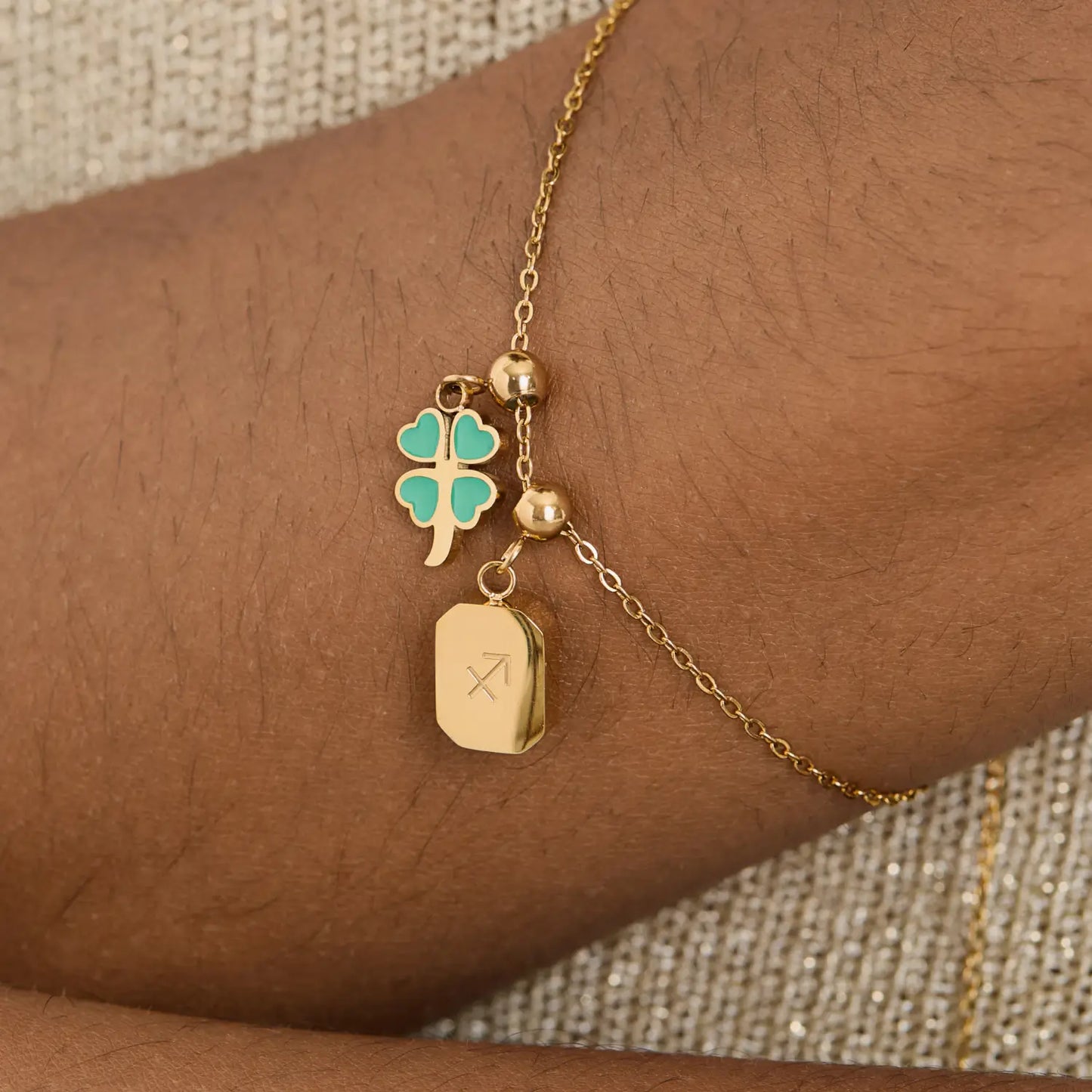 Pingente Trevo Verde com Coração Banhado em Ouro 18k